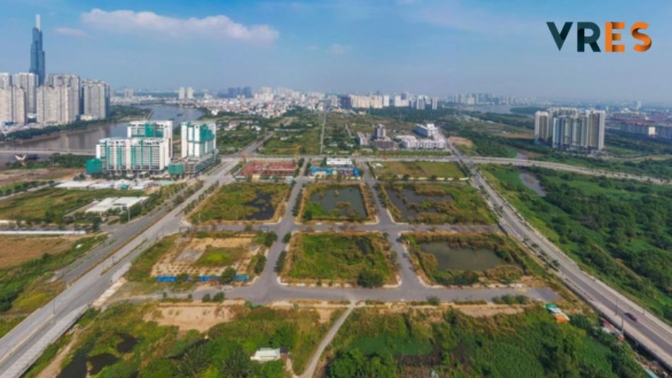 dong tien rot manh vao dat dau gia